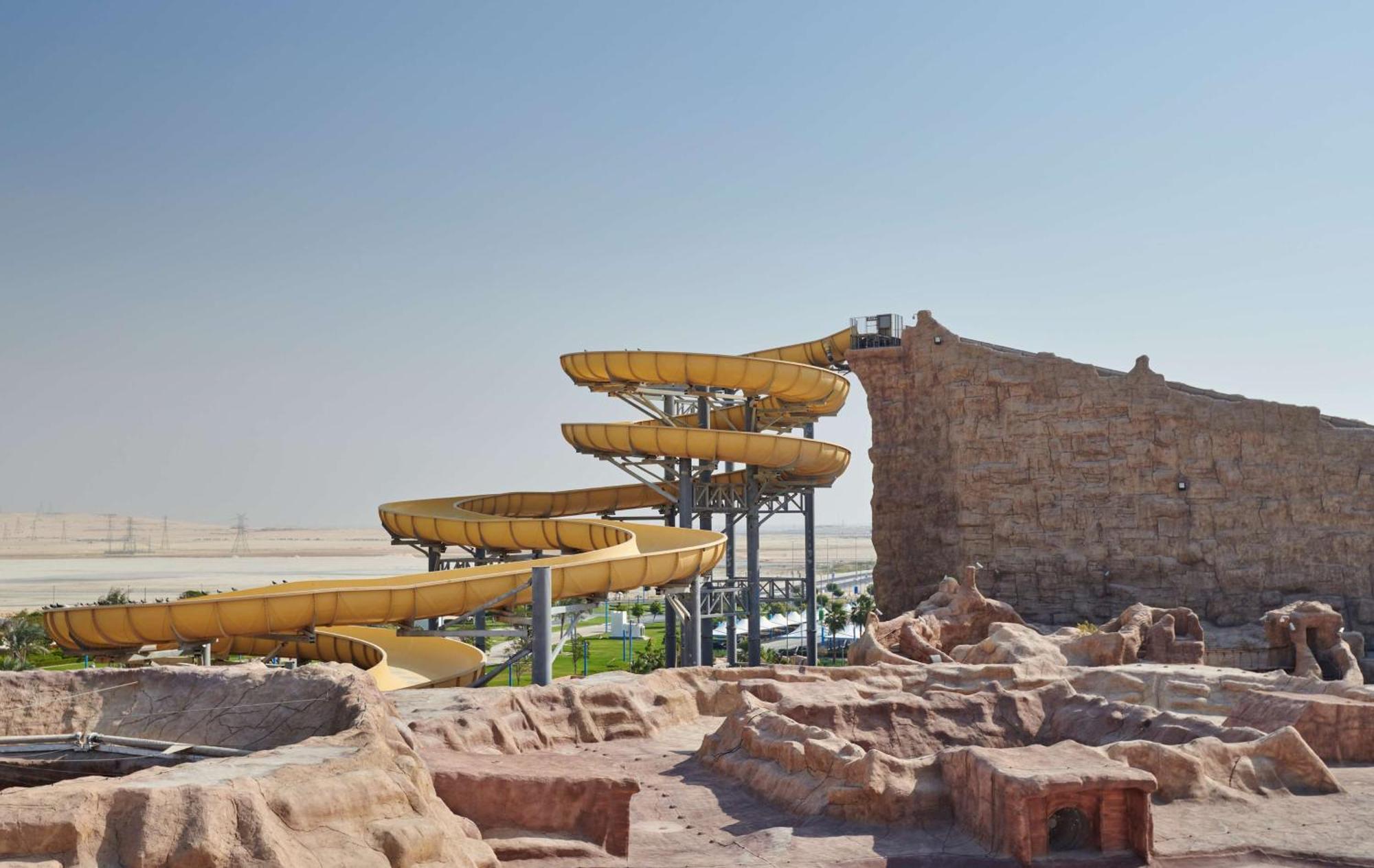 Hilton Salwa Beach Resort And Villas Abu Samra Exterior foto Desert Falls Water Park