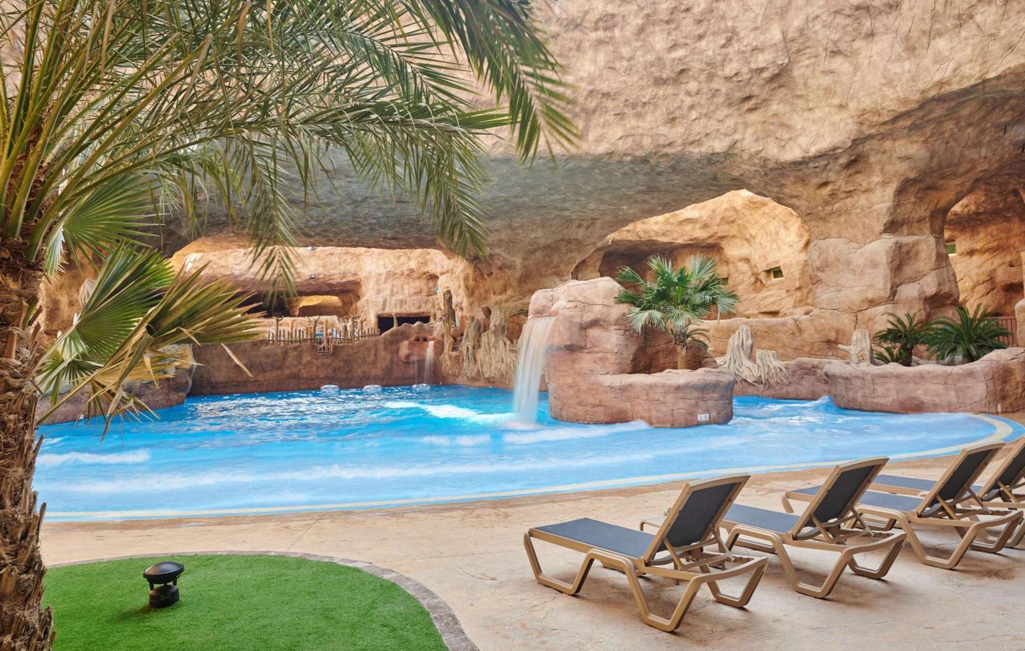 Hilton Salwa Beach Resort And Villas Abu Samra Exterior foto The Cove at Atlantis