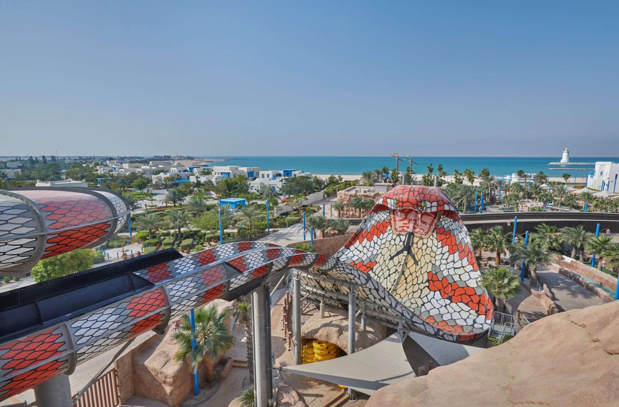 Hilton Salwa Beach Resort And Villas Abu Samra Exterior foto View of the city from the top of the lighthouse
