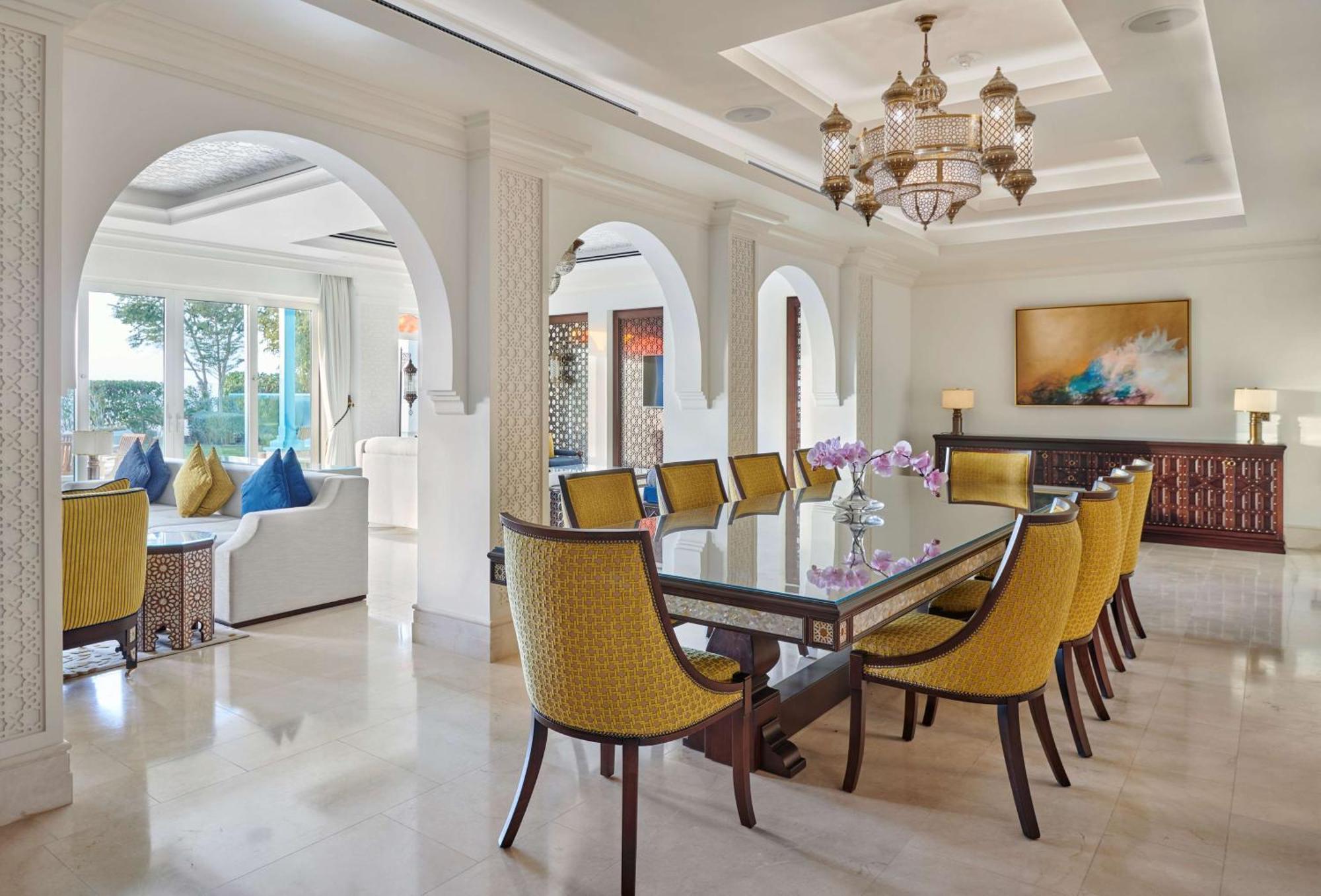 Hilton Salwa Beach Resort And Villas Abu Samra Exterior foto The interior of a suite at Jumeirah Atlantis